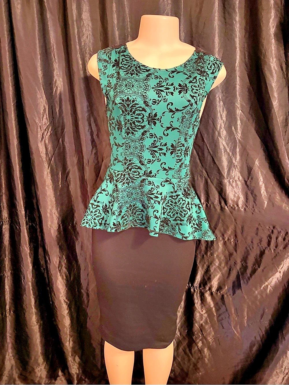 iris Floral Peplum dress Green Black Size Small